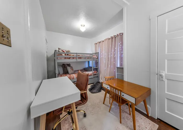 Urban Escape By Mountains W/3Br, Wi-Fi, Laundry