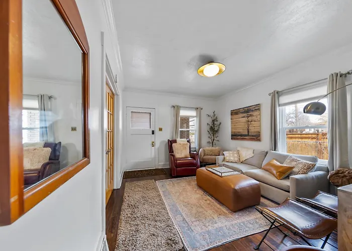 Urban Escape By Mountains W/3Br, Wi-Fi, Laundry