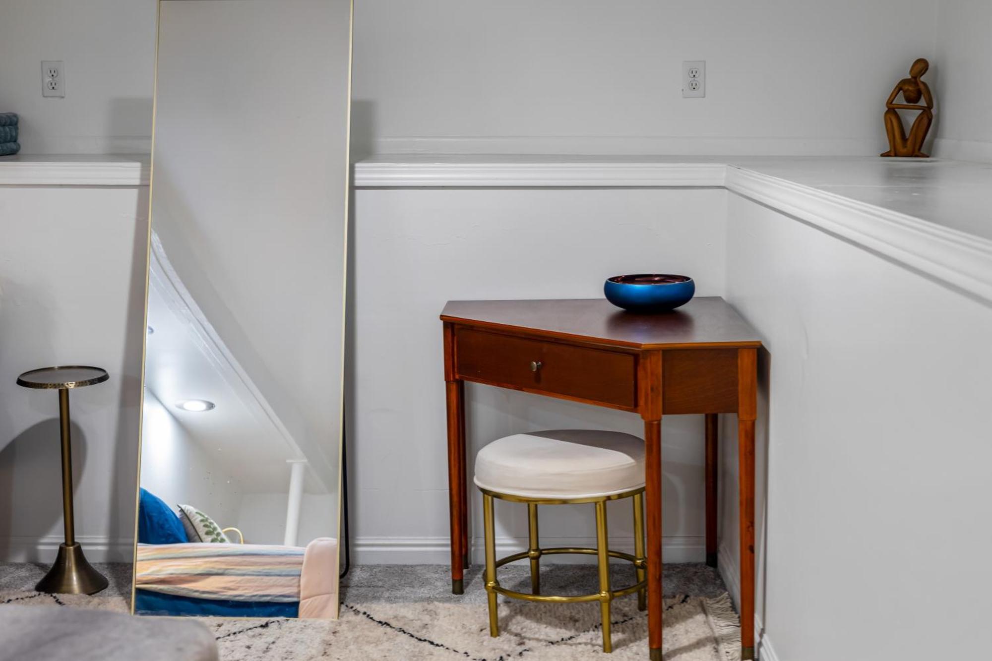 Urban Escape By Mountains W/3br, Wi-fi, Laundry Apartment